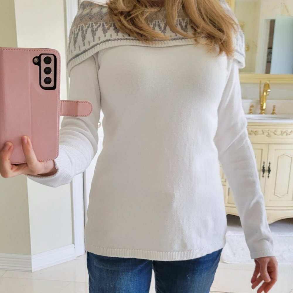 White House Black Market Sweater Small